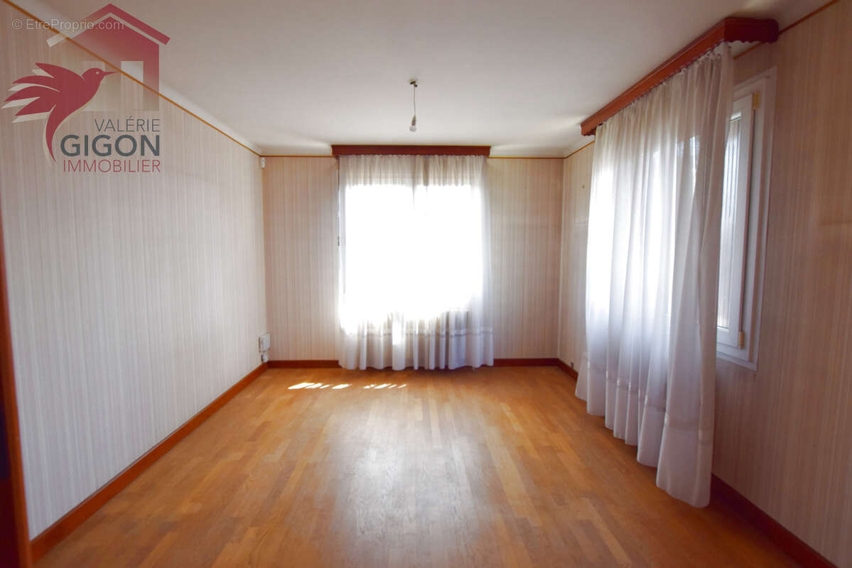 Venez découvrir cette CHARMANTE MAISON TRADITONNELLE de plain-pied sur sous-sol..... - photo 5