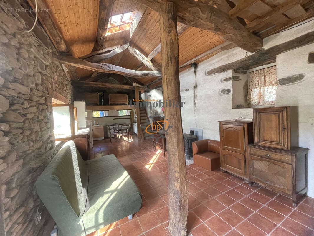Vente maison de campagne en pierres avec terrain attenant de 2450 m2 - photo 5