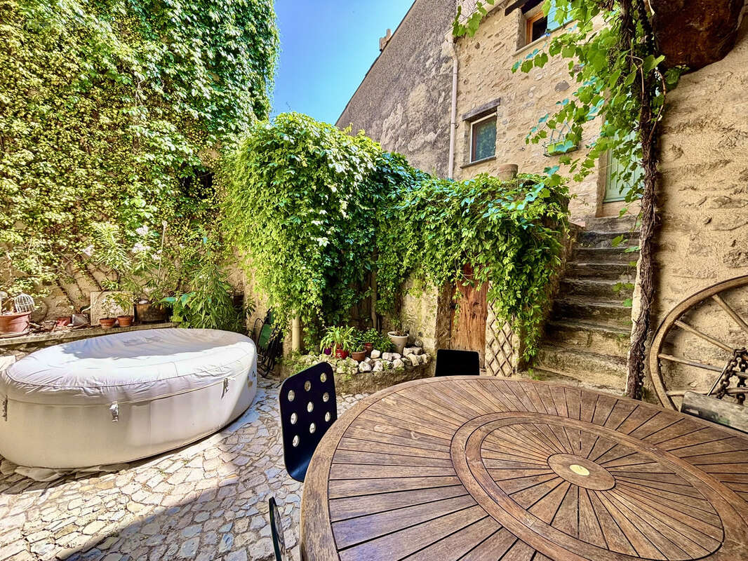 Maison de charme avec cour et terrasse + chambre d'hôte - photo 9