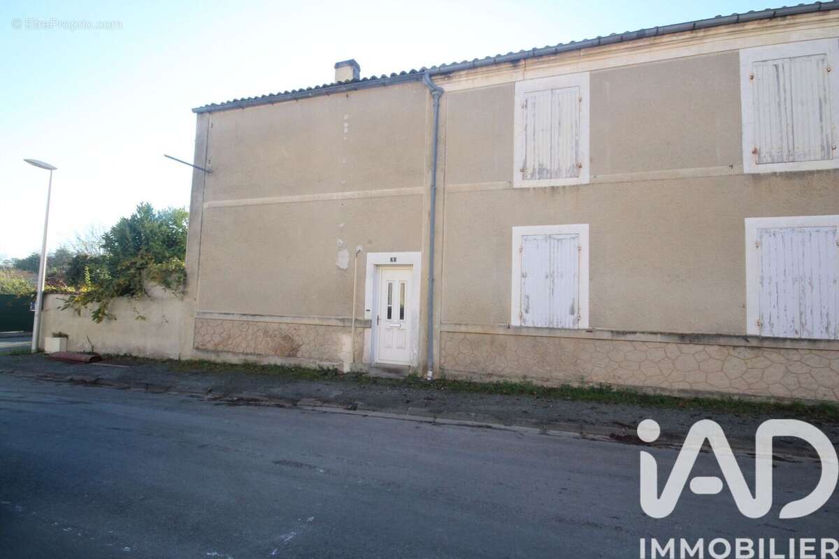 Maison 110 m² à Loulay  - photo 3