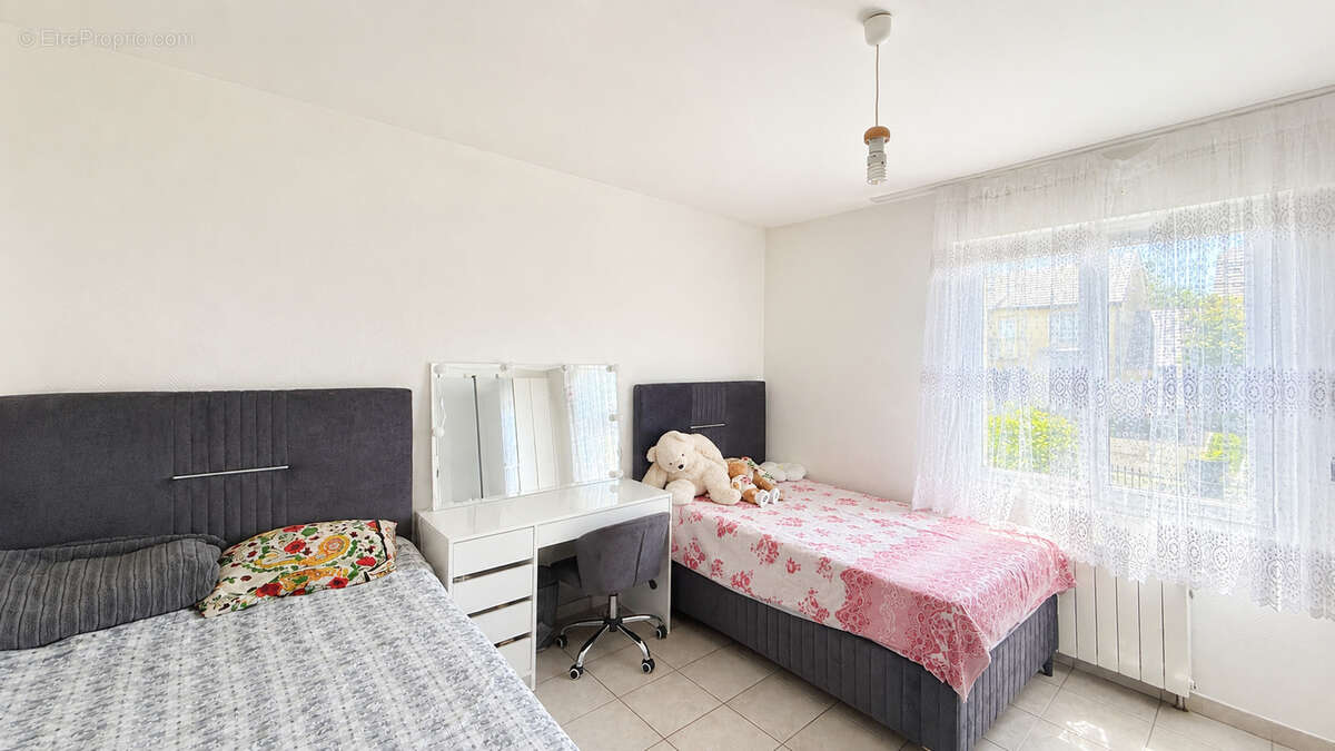 Maison 8 pieces - 2 logements - photo 6