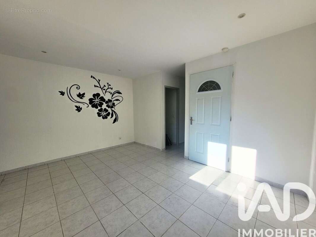 Photo 2 - Appartement à SAINT-MAXIMIN-LA-SAINTE-BAUME