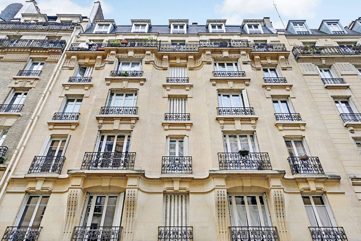 Appartement à PARIS-18E