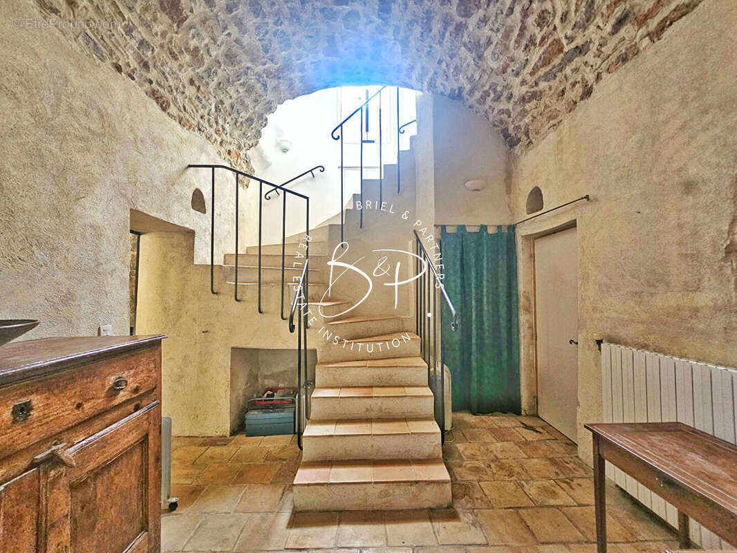 Maison à ENTRECASTEAUX