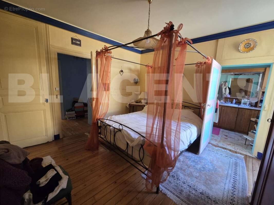 49223b47-3ddf-4a46-b455-f2a2a83f6880 - Maison à LE MANS