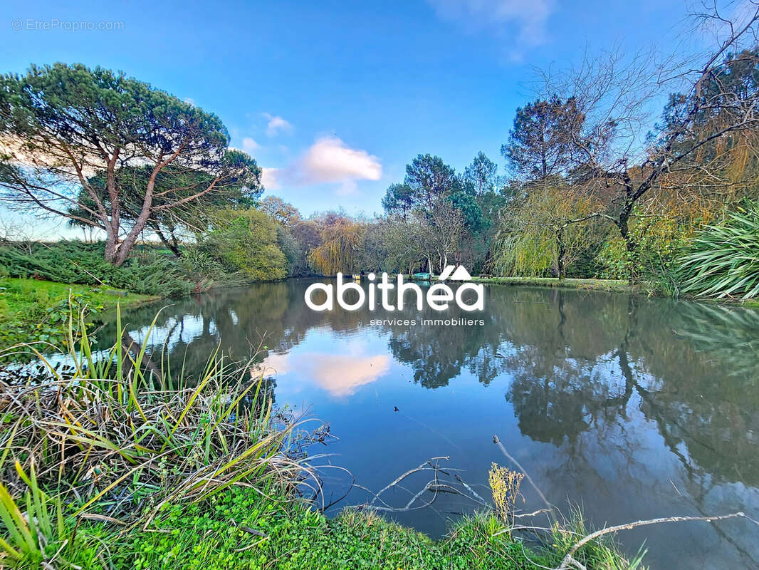 Maison à SAINT-BONNET-SUR-GIRONDE