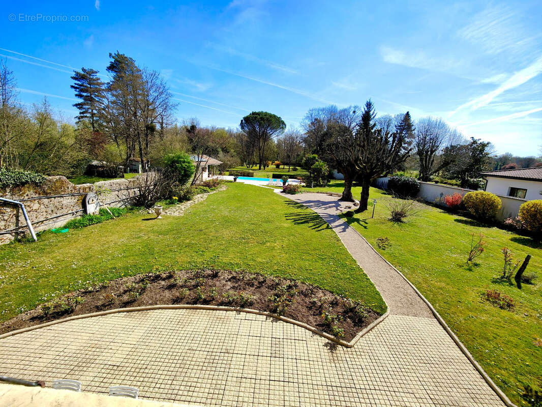 Maison à VILLIEU-LOYES-MOLLON