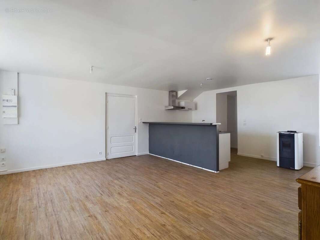 Appartement à SAINT-JUST-SAUVAGE