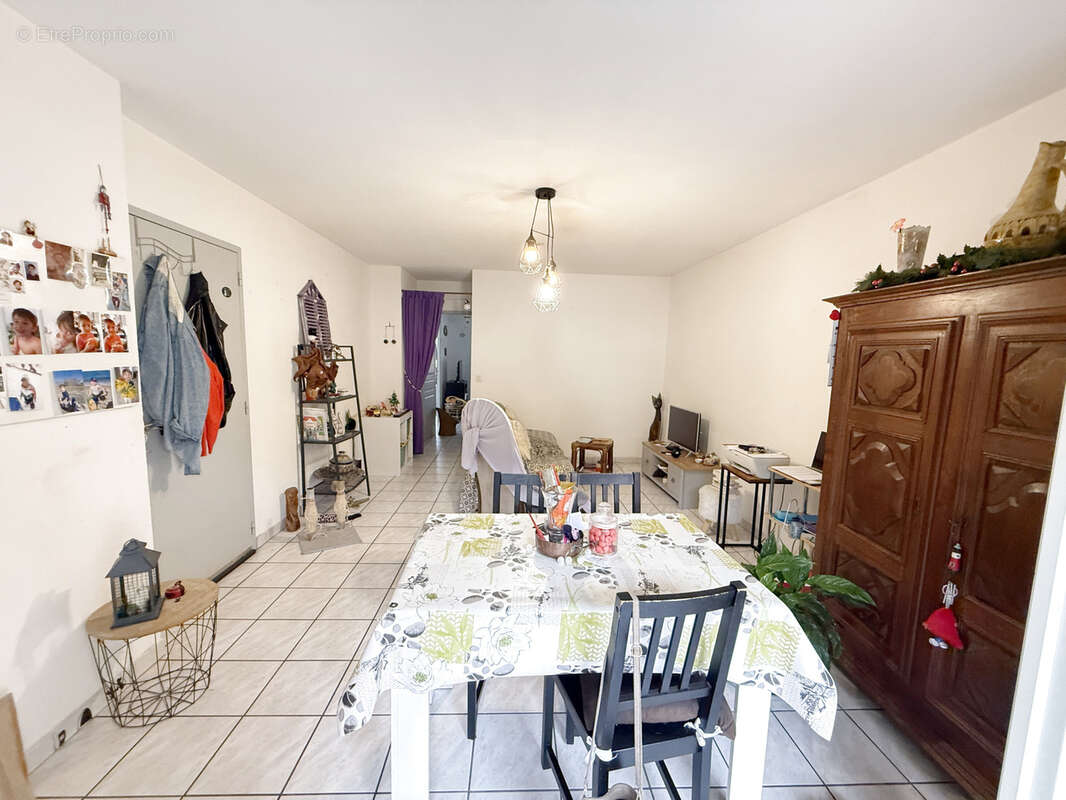 Appartement T2 traversant avec terrasse - vendu loué - photo 2
