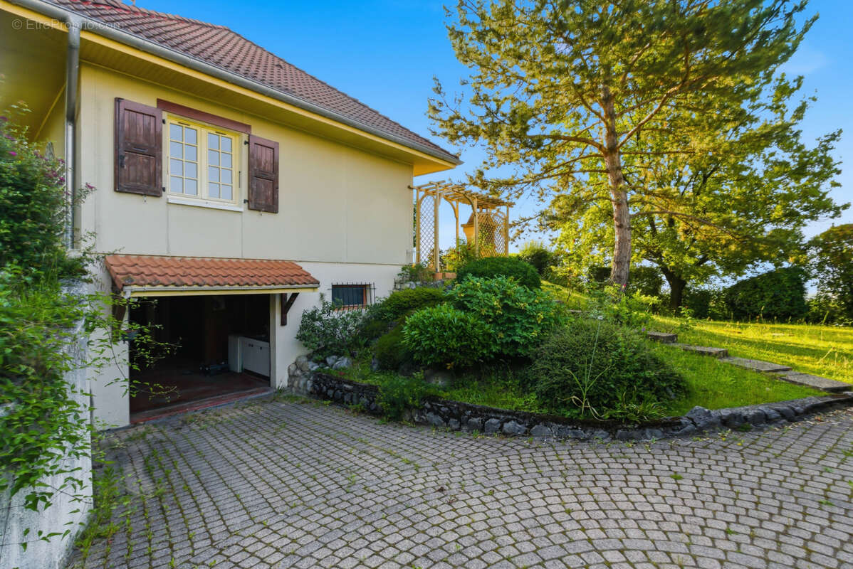 Appartement à SAINT-NAZAIRE-LES-EYMES