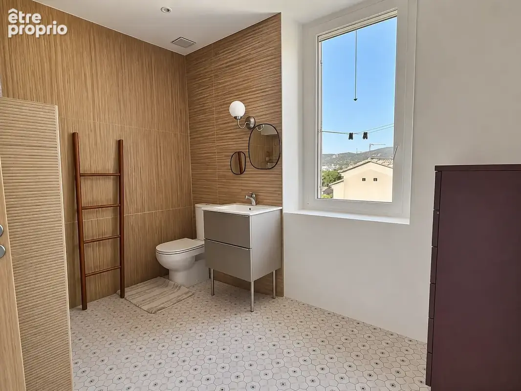 Costebelle -t3 renove au dernier etage - photo 8