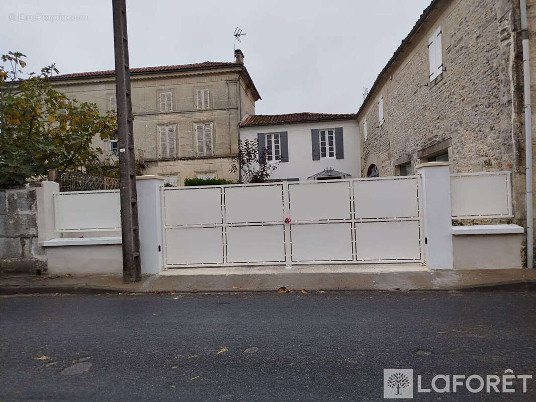 Maison à AUTHON-EBEON