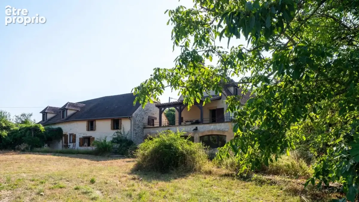 SECTEUR GOURDON - Spacieuse Propriété en pierre au calme sur 5ha - photo 5