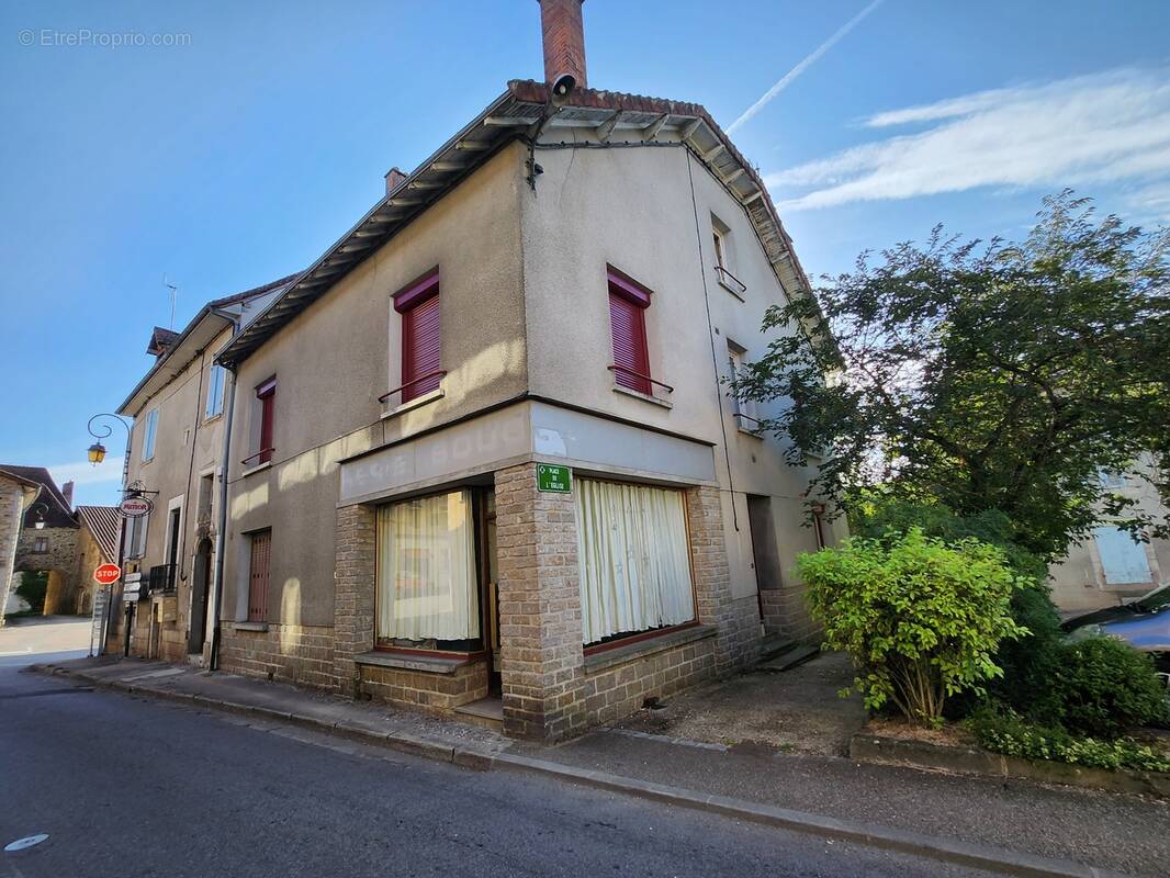Maison à SAINT-LAURENT-SUR-GORRE