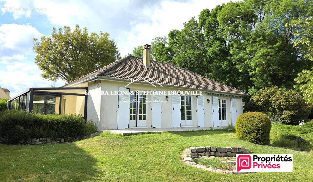 Maison à JOUY
