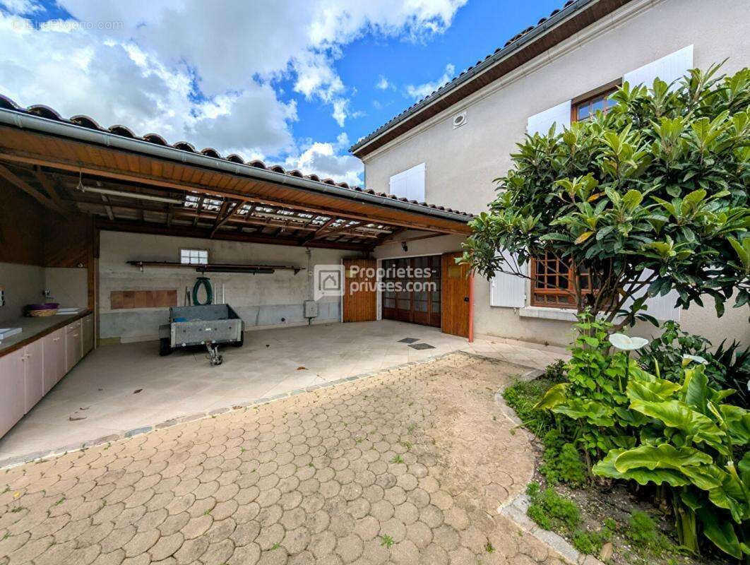 Maison à SAINT-LAURENT-DE-COGNAC