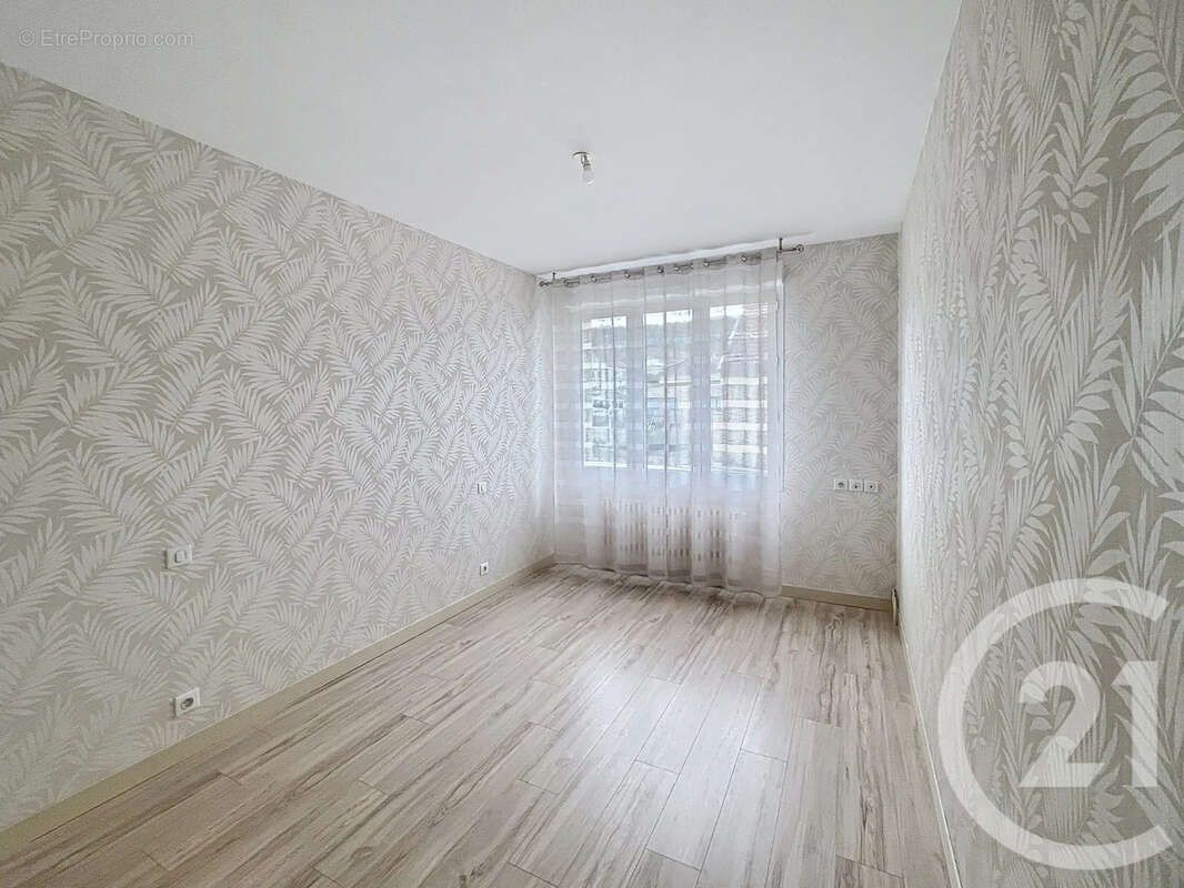 Maison 436 m² à Cuis  - photo 18