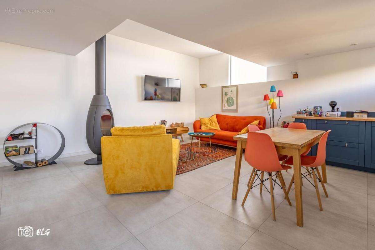 Maison à MAUGUIO