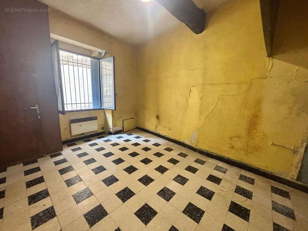 Béziers centre-ville  maison de ville t3 à rénover  64 m² - photo 2