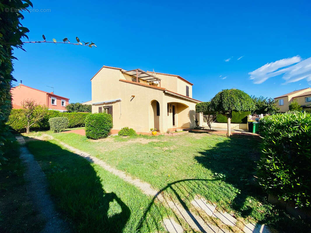 Maison à VILLENEUVE-DE-LA-RAHO