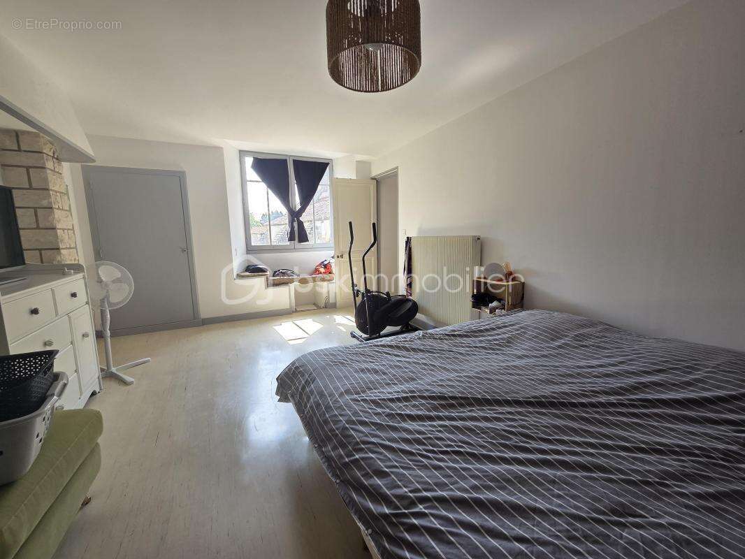 Maison à LIMALONGES