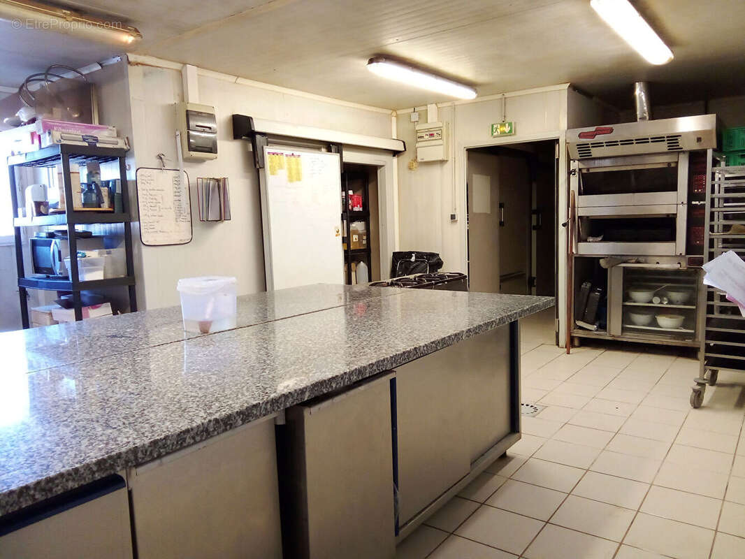 Commerce à VILLENAVE-D&#039;ORNON