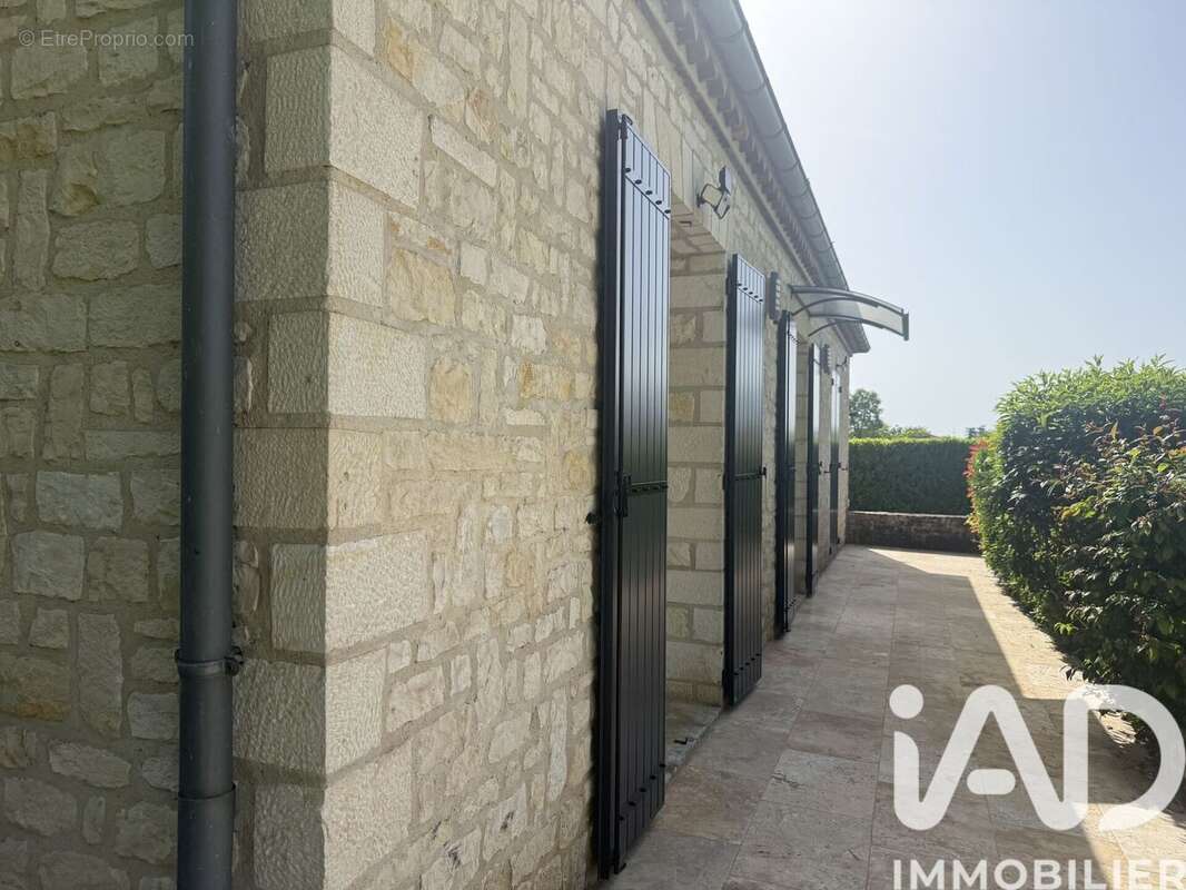 Maison 169 m² à Varennes  - photo 4