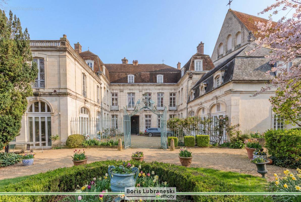 Maison à AUXERRE