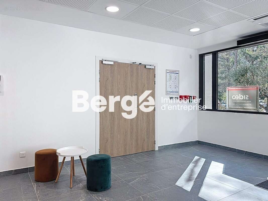 Commerce à VALBONNE