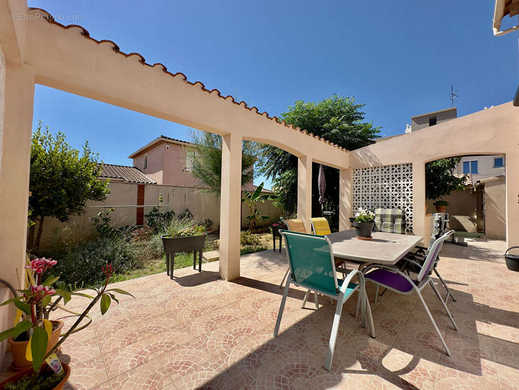 Maison familiale de 114 m² avec piscine, 4 chambres, centre-ville la crau - photo 4