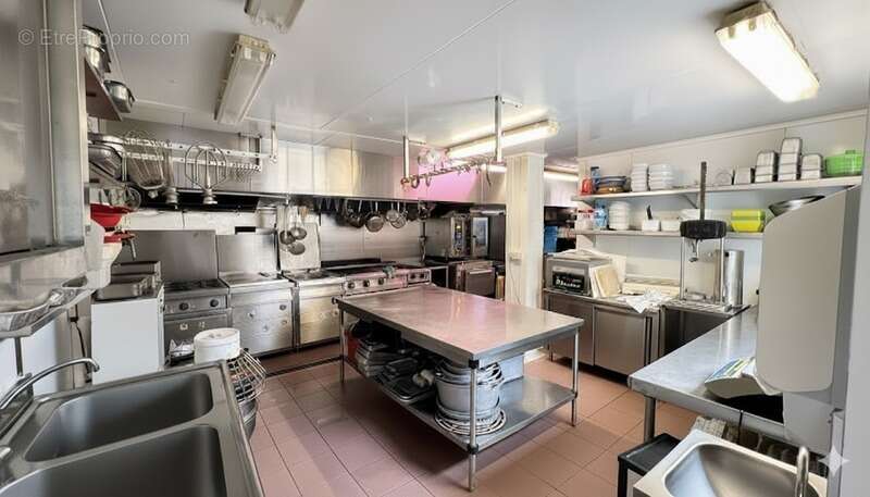 Commerce à COURVILLE-SUR-EURE