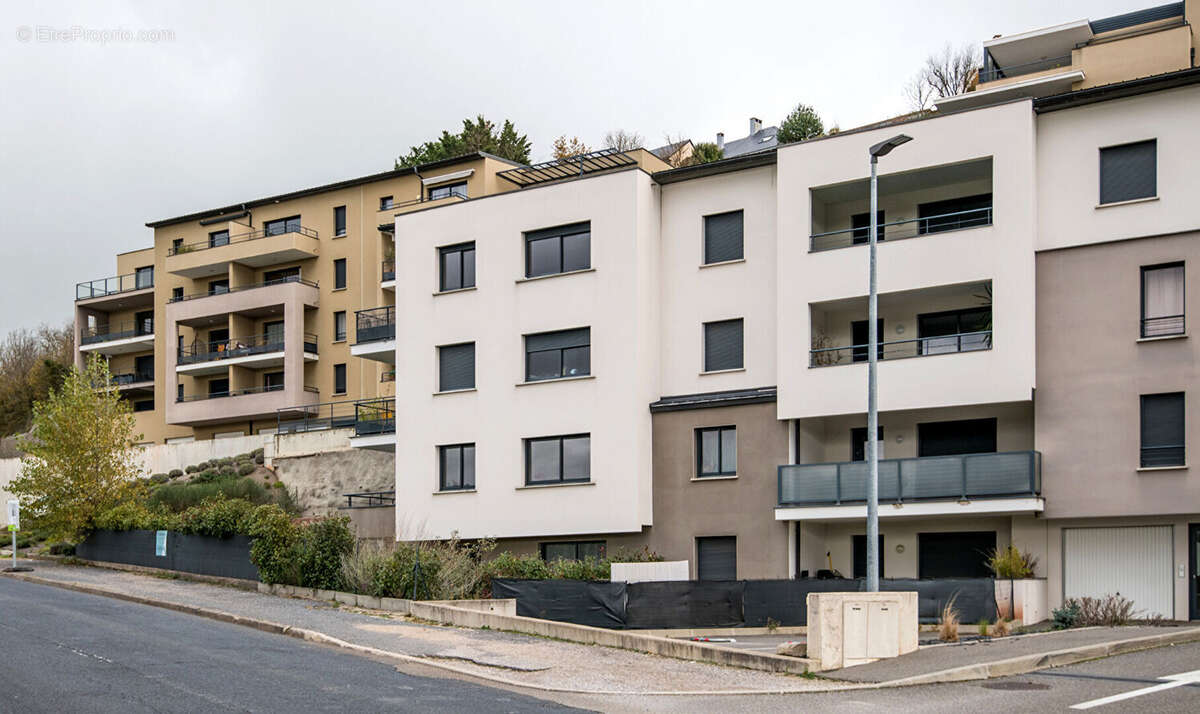 Appartement à ONET-LE-CHATEAU