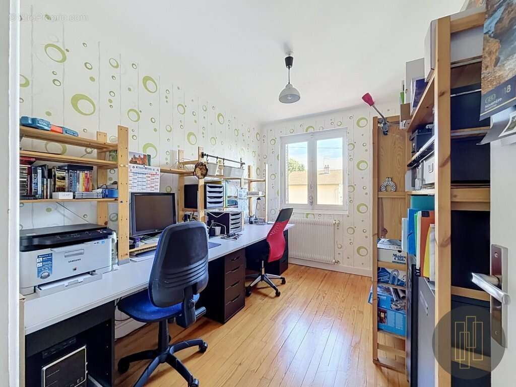 Villefranche Centre - Maison de 140 m² avec 4 chambres, grand séjour, garage dépendances et jardin 1 112 m² - photo 13