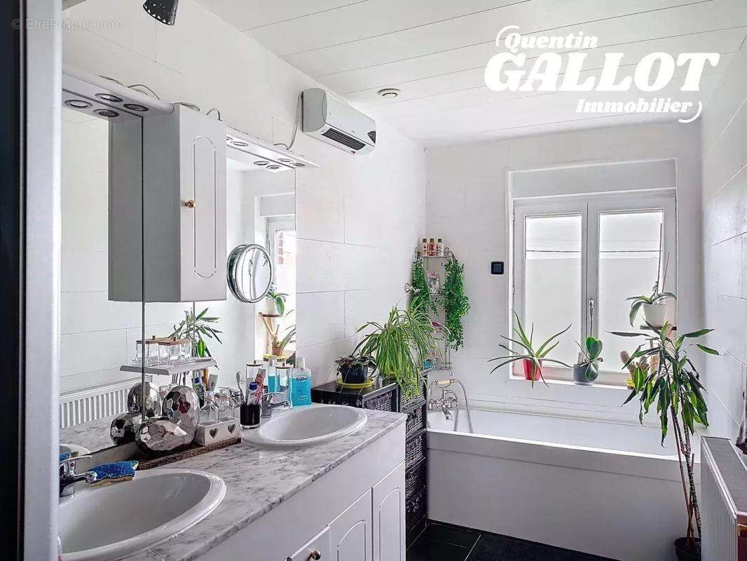 Maison à SAINT-PIERRE-BROUCK