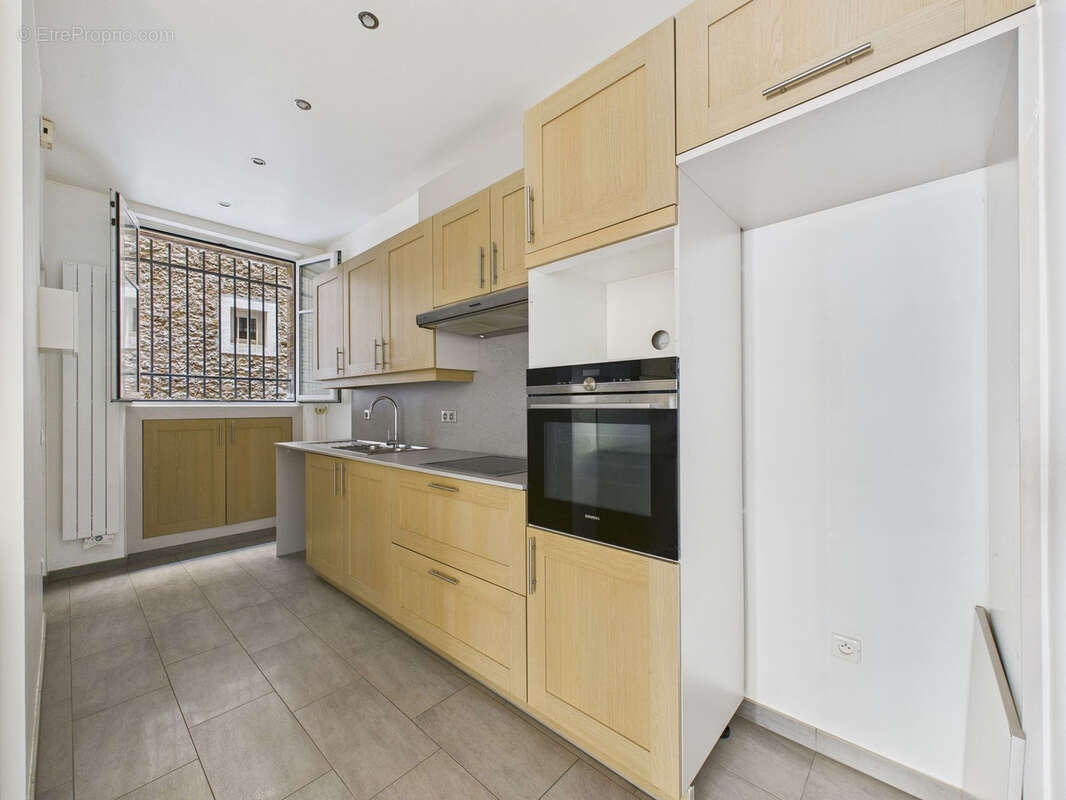 Appartement à PARIS-14E