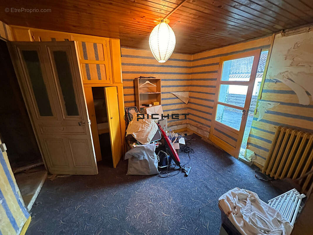 Maison à NOTRE-DAME-DE-SANILHAC