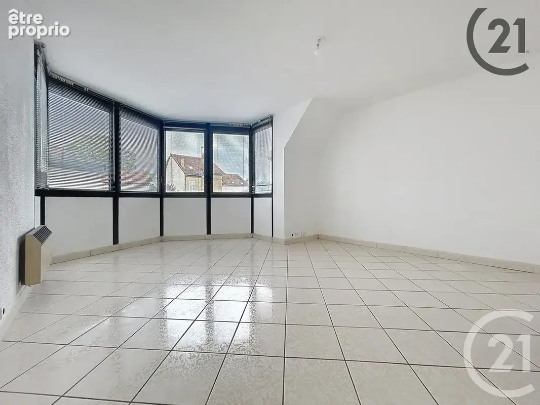 Appartement 3 pièces 84 m² à vendre à Montereau-Fault-Yonne (77130) - photo 2