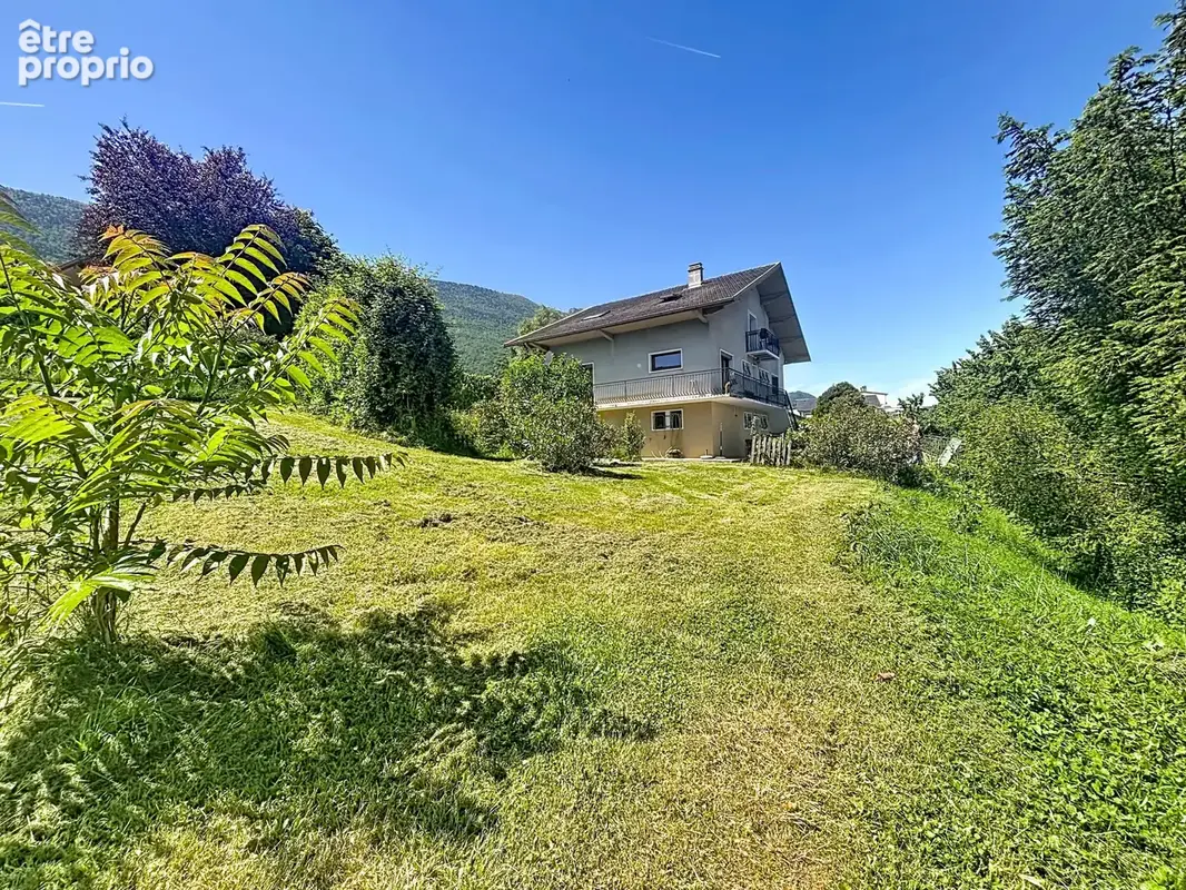 Le Bourget du Lac - Maison Centre Ville 176 m2 - Terrain 956 m2 - photo 2