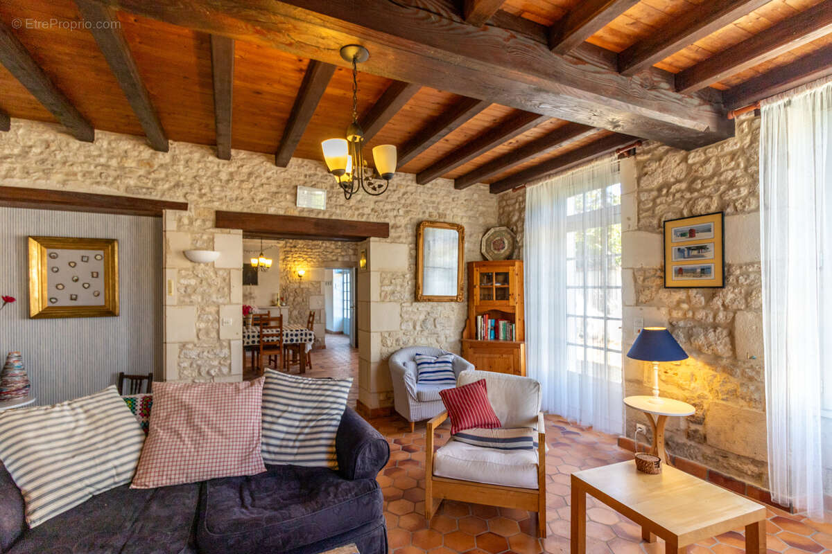 Maison à CORME-ROYAL