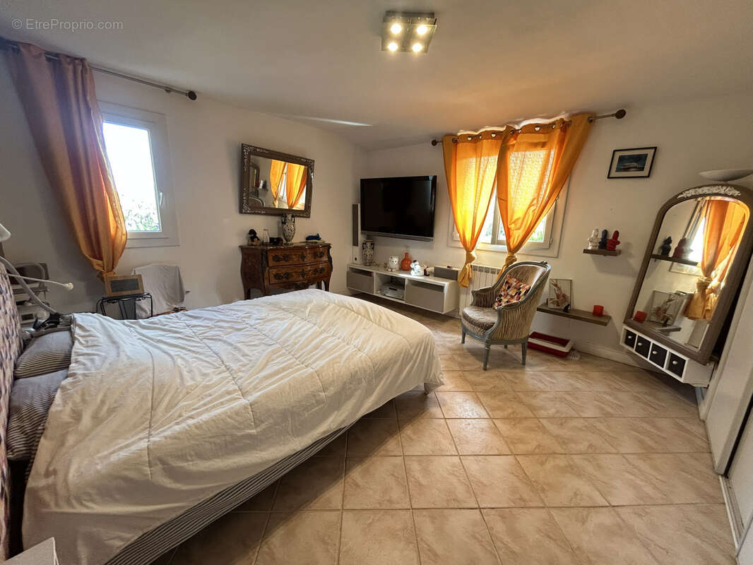 Autre à ROQUEBRUNE-SUR-ARGENS