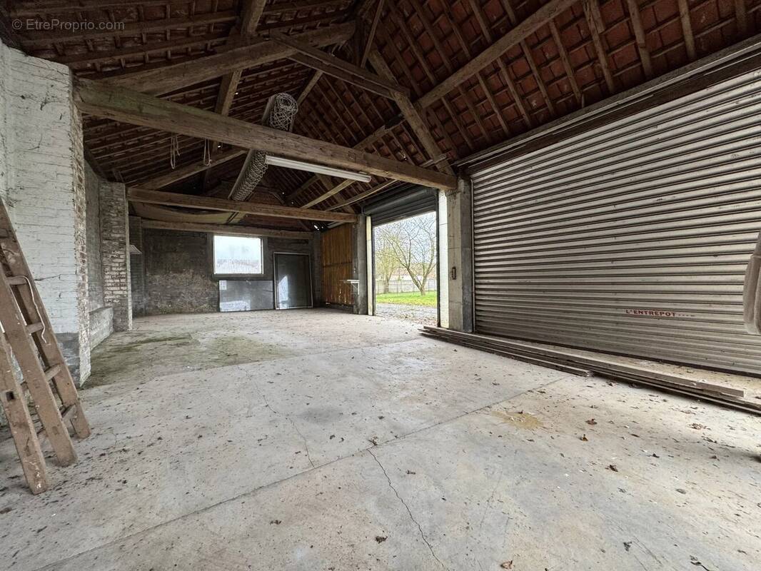 Commerce à WALINCOURT-SELVIGNY