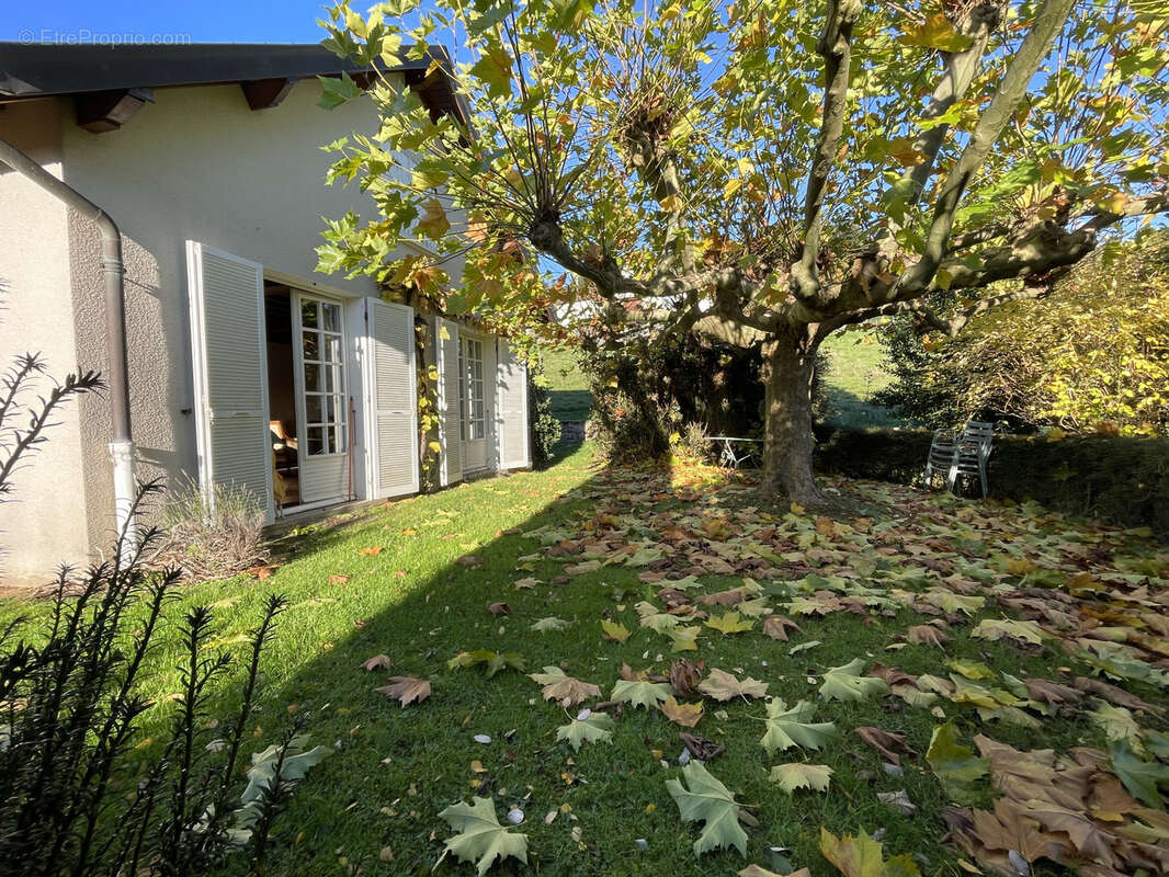 Maison à COURS-LA-VILLE