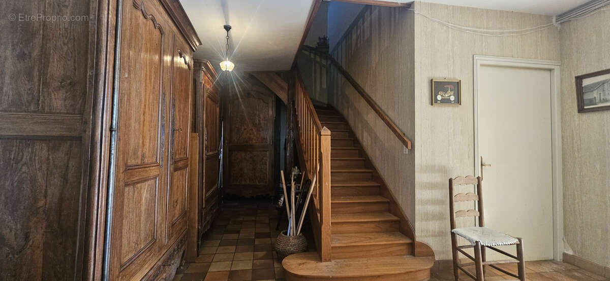 Maison à vendre de 7 pièces de 257 m2  edit - photo 10