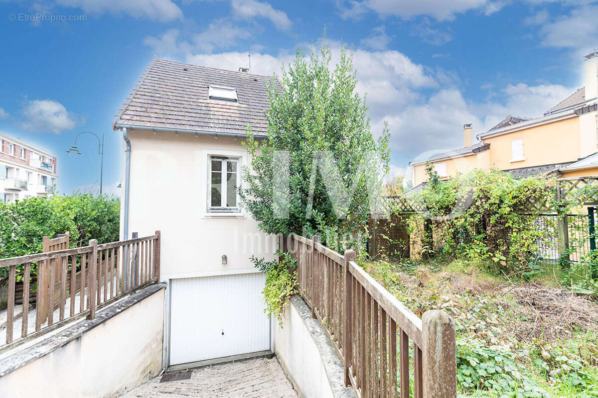 Maison à LE PLESSIS-ROBINSON