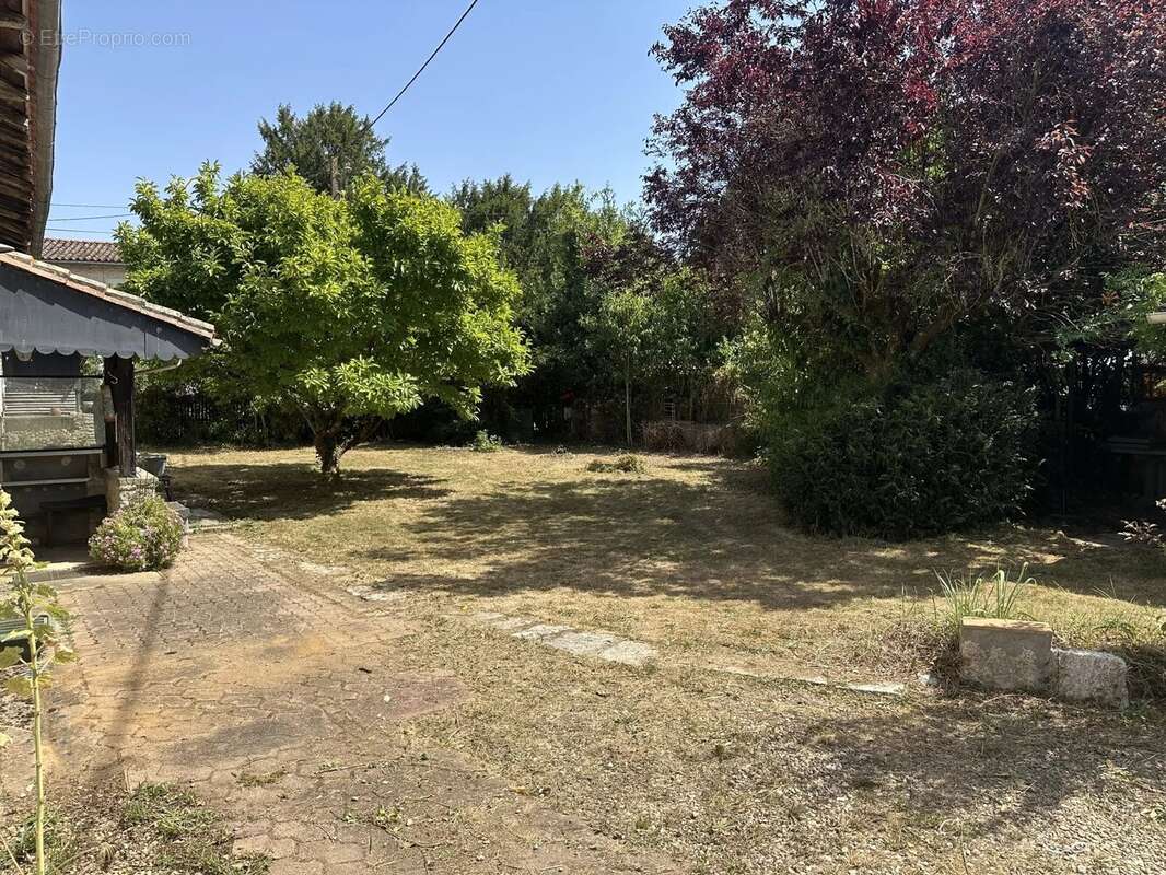 Maison à CHAMPNIERS