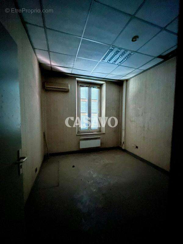 Vente Immeuble 1 pièce de 220m² - 83170 Brignoles - photo 5