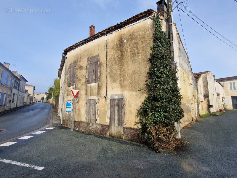 Maison à TONNAY-BOUTONNE
