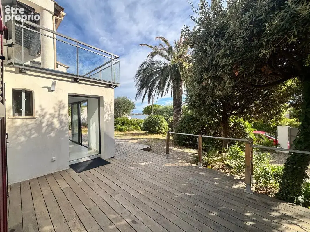Les Issambres coup de cœur assuré : Superbe 4 pièces rénové vue mer – Jardin privé & piscine - photo 6