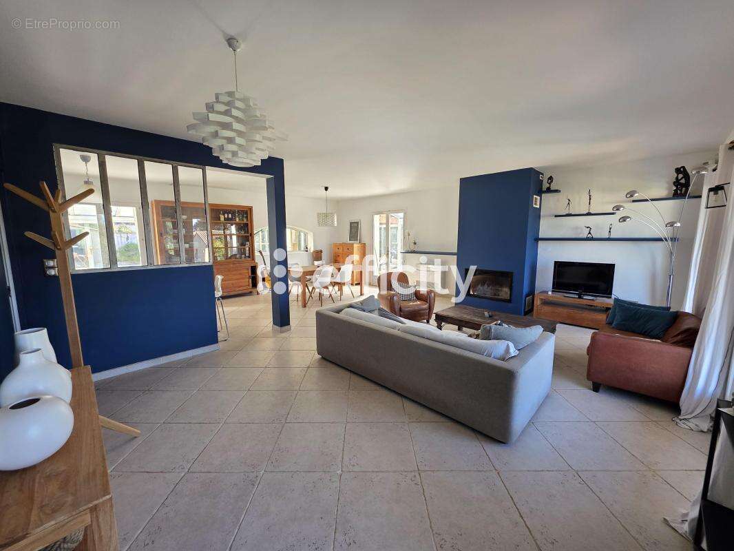 Maison 182 m² à Velaux  - photo 3