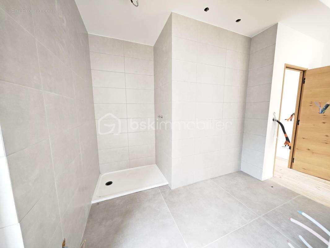 Maison exceptionnelle vue panoramique, d’une superficie de 144 m², sur sous-sol de 56 m² édifié sur terrain de 410 m² arboré et  - photo 16